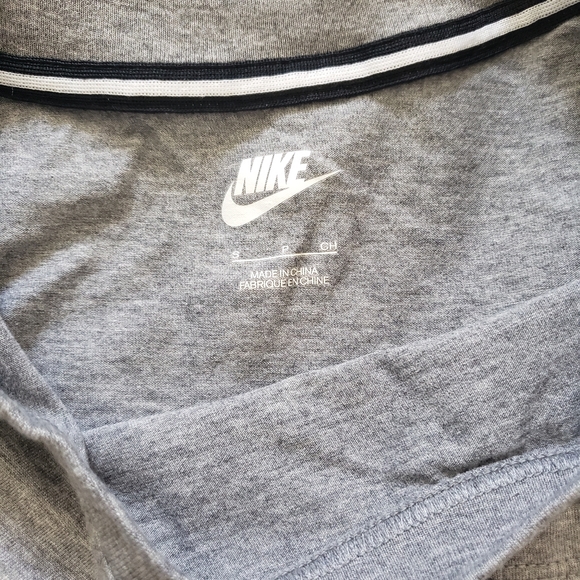 Nike Long Sleeve Pocket Tee - Picture 5 of 6